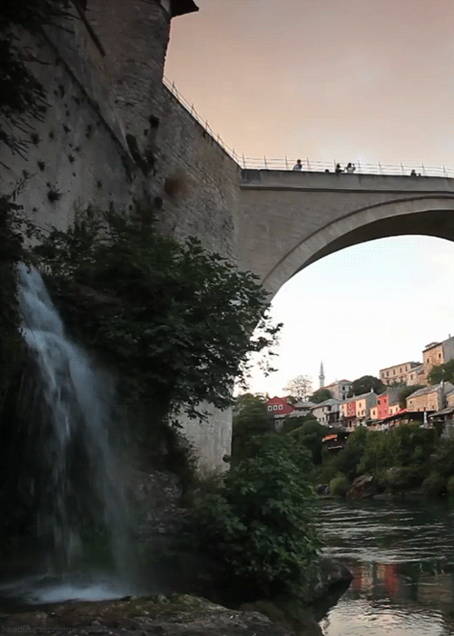 Mostar, Bósnia e Herzegovina (DGA Productions)