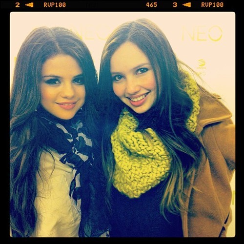 @lili_del: Acabo de conocer a Selena Gomez, so nice!! #ny #fashionweek #selenagomez 💋