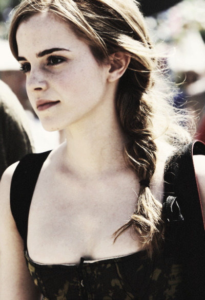 1/100 favorite pictures of: emma watson