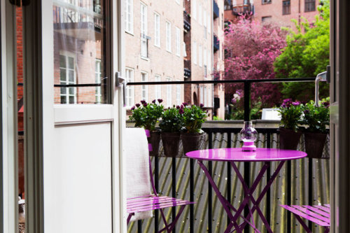 lilac balcony (via casaetrend)
