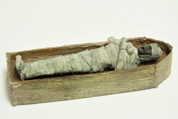 (via Egyptian Mummy Doll and Sarcophagus 1inch by ParticularlyUnusual)