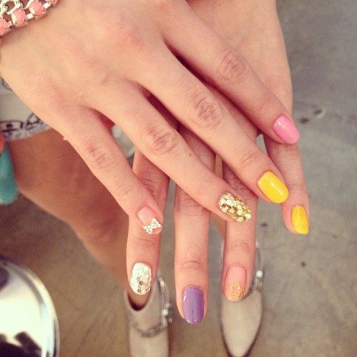 esnail_los_angeles: Selena&#8217;s nails ;)) multicolor base w/ bows nails ;) ☆price→one color + Art on 4Nails add 2 colors $110☆ #selenagomes #nail #melrose #japanese #la #multicolor #bow 