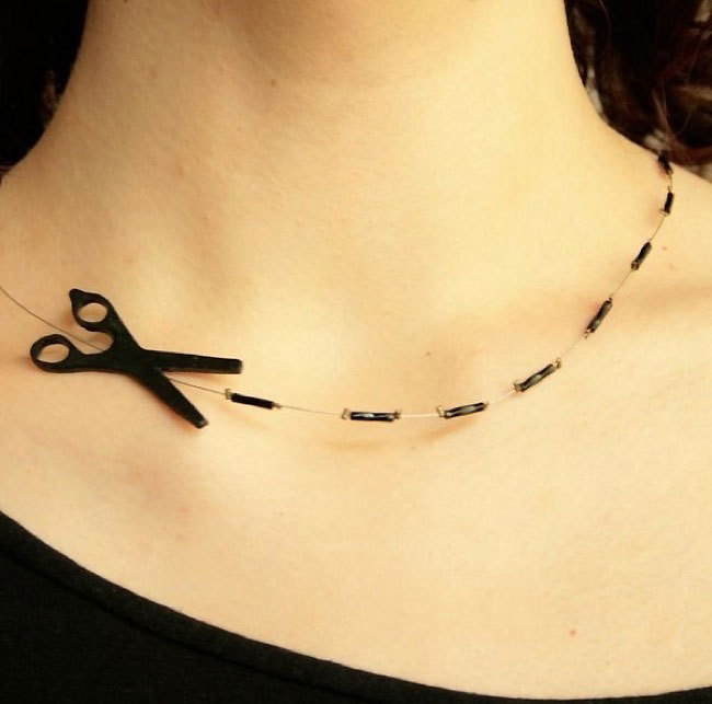 (via Cut-along-dashed-line necklace and bracelet » Lost At E Minor: For creative people)