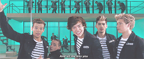 One Direction - Kiss You Premiere