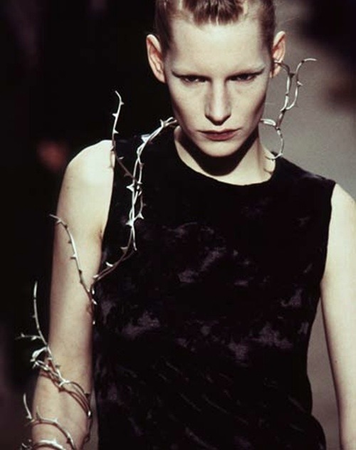 Kirsten Owen at Alexander McQueen Fall/Winter 1996-1997