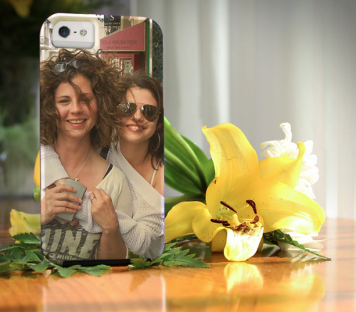 @selenagomez:Hey Guys go tobit.ly/CMSGMDto make your Mom a keepsake for Mother’s Day. Here’s mine to my beautiful Mom