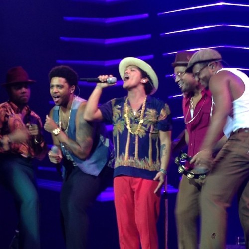 bmars-news:  "honey2g: Just the just the just the just the way you are #brunomars”
