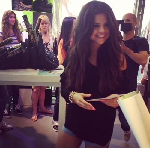 Fan taken picture of Selena at the Adidas NEO autumn collection launch! (July 9)