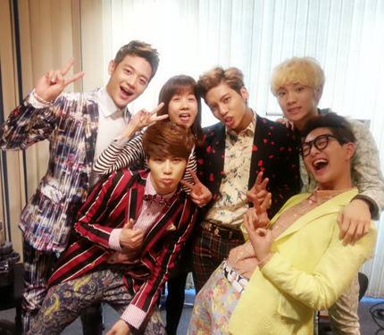 [Trans] Park Sohyun Twitter Update 130314 - Happy White Day with SHINee ^^
오늘 사탕못받은 솔로분께 샤이니의 달콤한기운을 전해여~솔로들 힘내여^^
Translations:To the solos who didn&#8217;t get candy today, I send you SHINee&#8217;s sweet aura~ Solos, cheer up^^
Credit: shp7575English Translations: shiningtweets