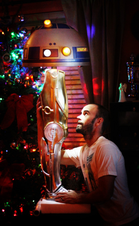 It&#8217;s a major award! // by Gordon Tarpley 
NOT A FINGER!!! 
Check out more of Gordon&#8217;s droid work on his blog - iamc3po.blogspot.com 