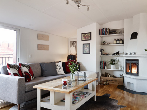 living room with fireplace (via Stadshem)
