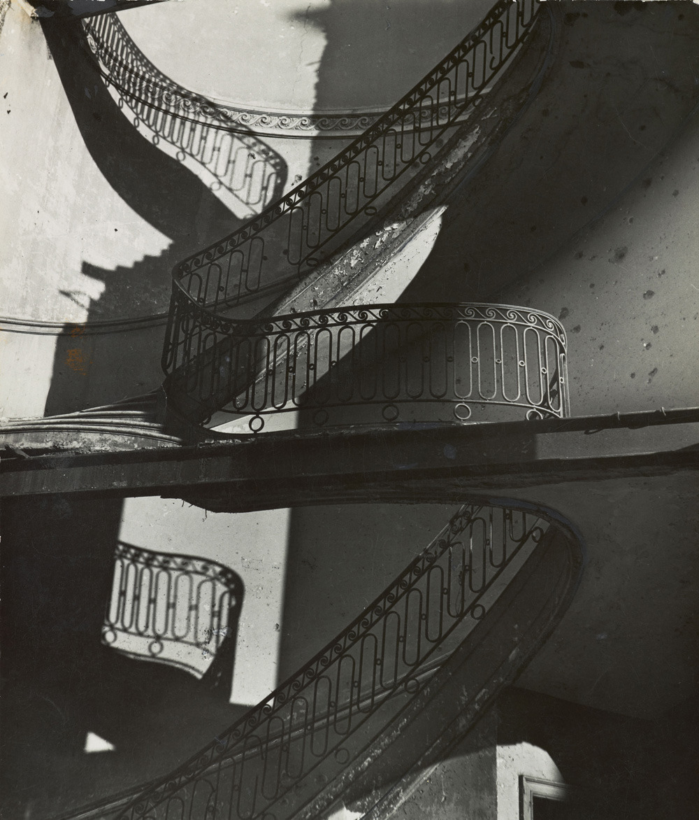 poboh:

Bombed Regency Staircase, Upper Brook Street, Mayfair, ca 1942, Bill Brandt.

