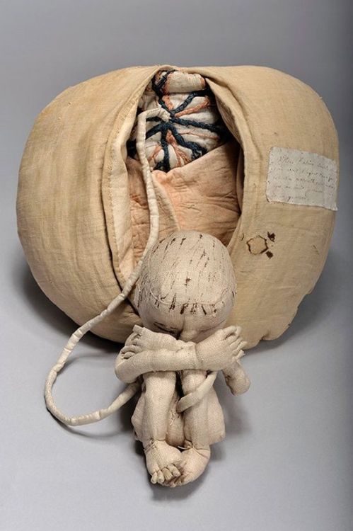 Eighteenth Century Midwife Training Mannequin - Neatorama
The French court&#8217;s midwife was also a midwifery teacher, and this was a dummy training aid.
via Destany