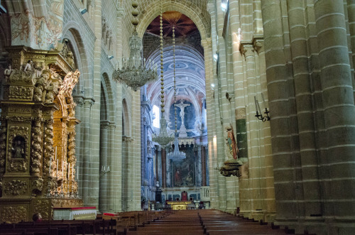 Cathedral (Se) of Evora by billp608

Évora,Portugal.