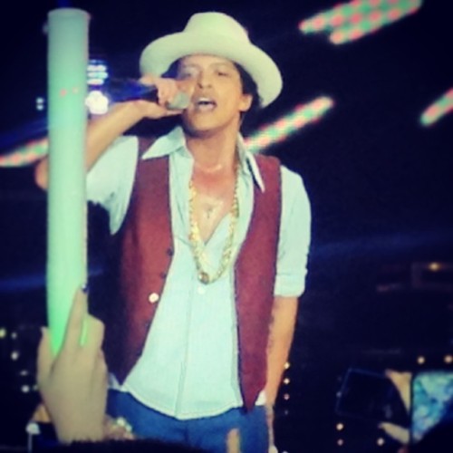bmars-news:  "banana_x: Wee Bruno  #hottie #damn #singer&#8221;