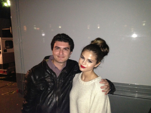 Selena with a fan in Paris