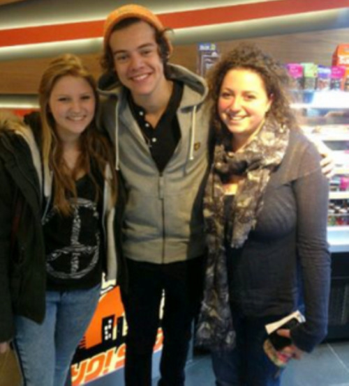 Harry with fans - 08.01.13 - London
