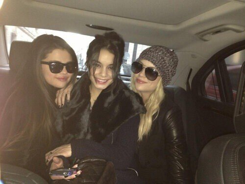 New photo of Selena with Co-stars Vanessa and Ashley in Paris