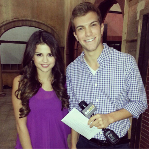 
@kooljeffrey: &#8221;Chatted with @SelenaGomez about her new Wizards special for @onairwithryan!”
