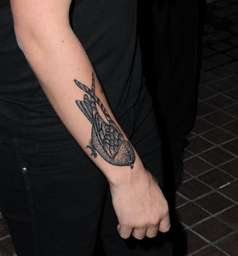 clear picture of Louis&#8217; bird tattoo