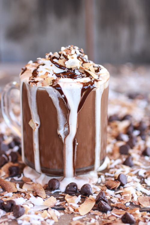 foody-goody:

Toasted Coconut Chocolate Pumpkin Spice Latte with Chocolate Drizzle


