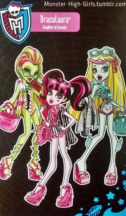 The back of all 3 girls looks like this, with Draculaura being in the front! 