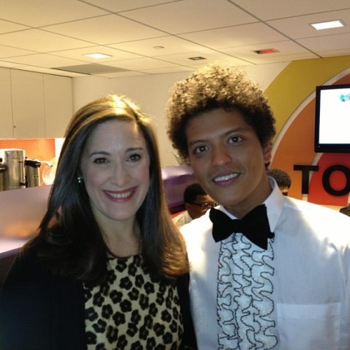 elizabethmayhew: First time I have ever been able to claim that I have met the #superbowl #halftime talent before. Good luck #brunomars!