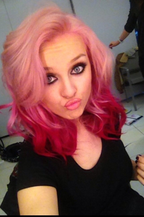 Stunning! Perrie&#8217;s new pink hair.