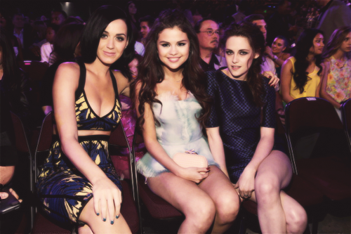 
Katy Perry, Kristen Stewart &amp; Selena Gomez at the KCA.
