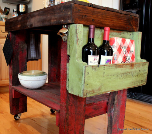 DIY Pallet Kitchen Island&#160;: Beyond The Picket Fence
This kitchen island made from recycled shipping pallets is gorgeous! I love all the colours used. Total DIY envy over here. Click the photo for more amazing photos.