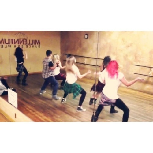 michellelmoore: OK OK. Choreo by the one and only @gwenysloco