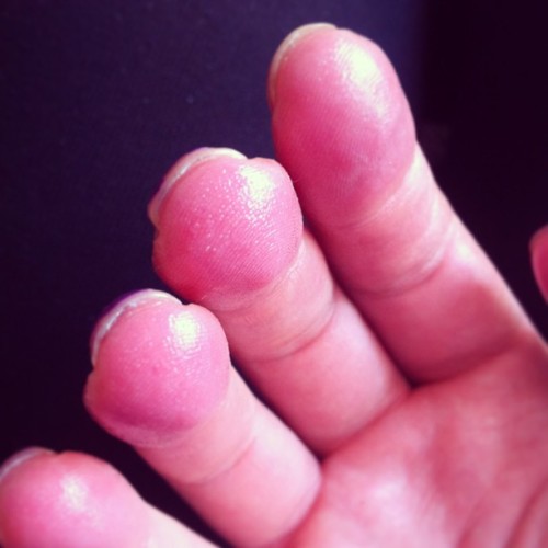 yağ-çöz parmak uçlarımı çözdü geçti :/ eldivensiz aman diyim :( #hand #finger #cleaning #parmak #deterjan #tanjant #yagcöz #hametan