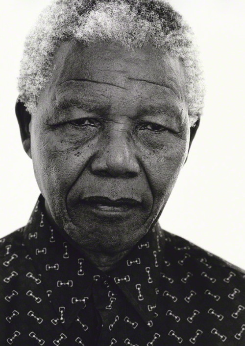 A portrait of Nelson Mandela, 6 February 1997, bromide fiber print, by Jillian Edelstein. (National Portrait Gallery, London)