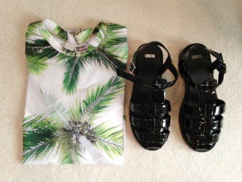fruity-kiddo:

relentlessly-crazy:

Finaallyyy came

❀tropical paradise right here❀
