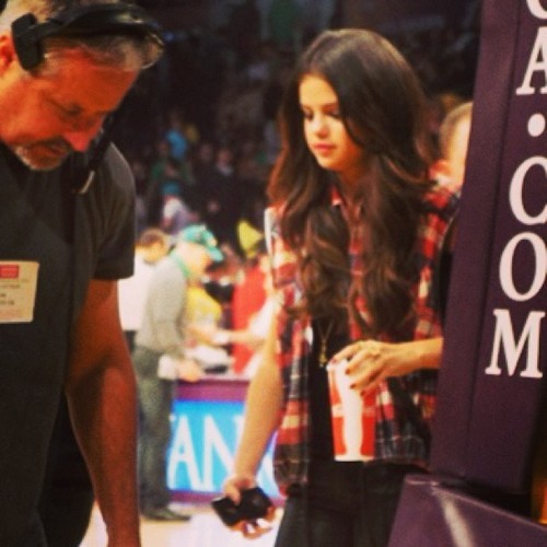 Selena At The Lakers Game