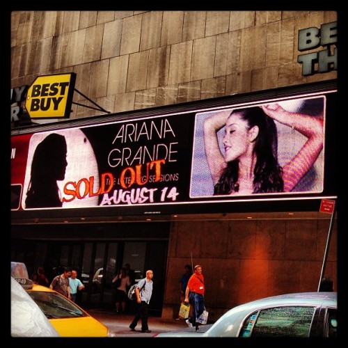 @jennamenking: Nothing makes me more proud than walking through Times Square and seeing this sold out sign. @arianagrande#godmamma