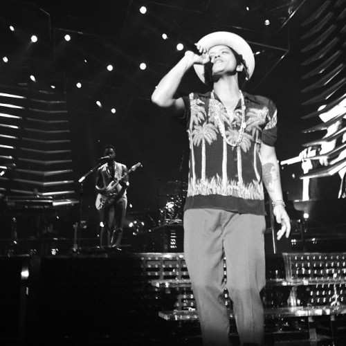 bmars-news:  "izzee__rascal: There is no zoom on this. He really was this close to me. What the hell. #BrunoMars #MoonshineJungleTour”