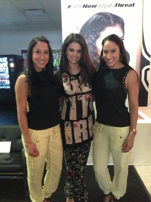 @selenagomez:Hanging out with @luluylala @923NowFM had so much fun!! <a href=
