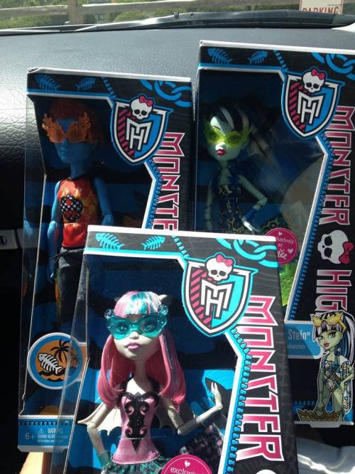 themonsterhighdolls:

Thank you Anthony V Flytrap for sharing your clawsome find! Swim class wave two located in Fremont, Indiana at Justice for $15 each after the 40% off discount.