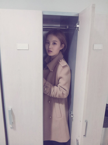 [HI story # 21] playing detective Inkigayo waiting room.  High hidden in the closet because ...?!