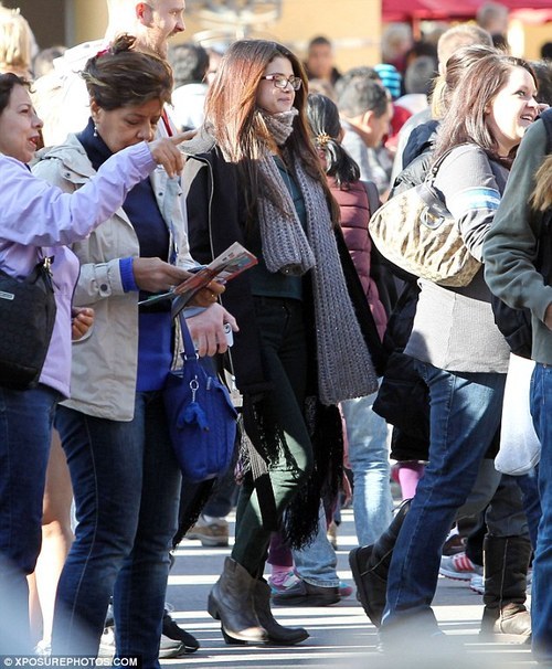 Selena At Universal Studios With Her Family
