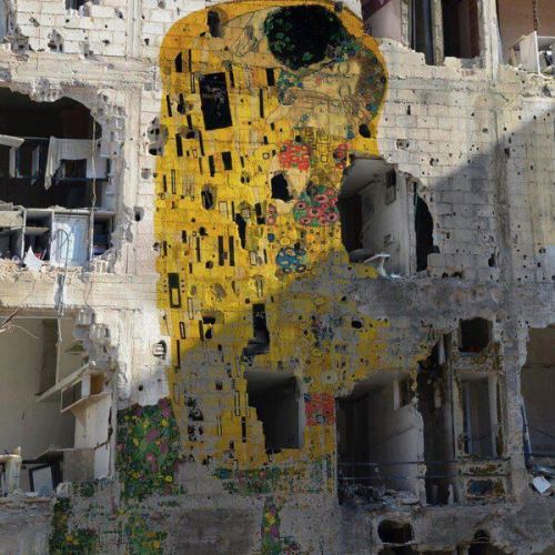 klimt on a destroyed building in syria...