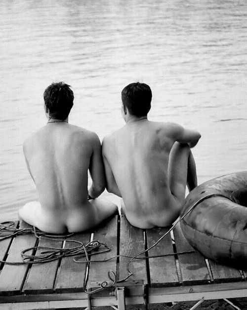 hornyaussieboy: Just chillin at the docks, man I could do this right now Enjoy my new blog to enjoy exhibitionists - but not name them. http://enjoyexhibitionists.tumblr.com/ Anyone who wants to be exposed, please submit your pictures and I will post and promote them. I won't add your name but I dare you to expose that too. (If your face is blocked out, then I wont post it)