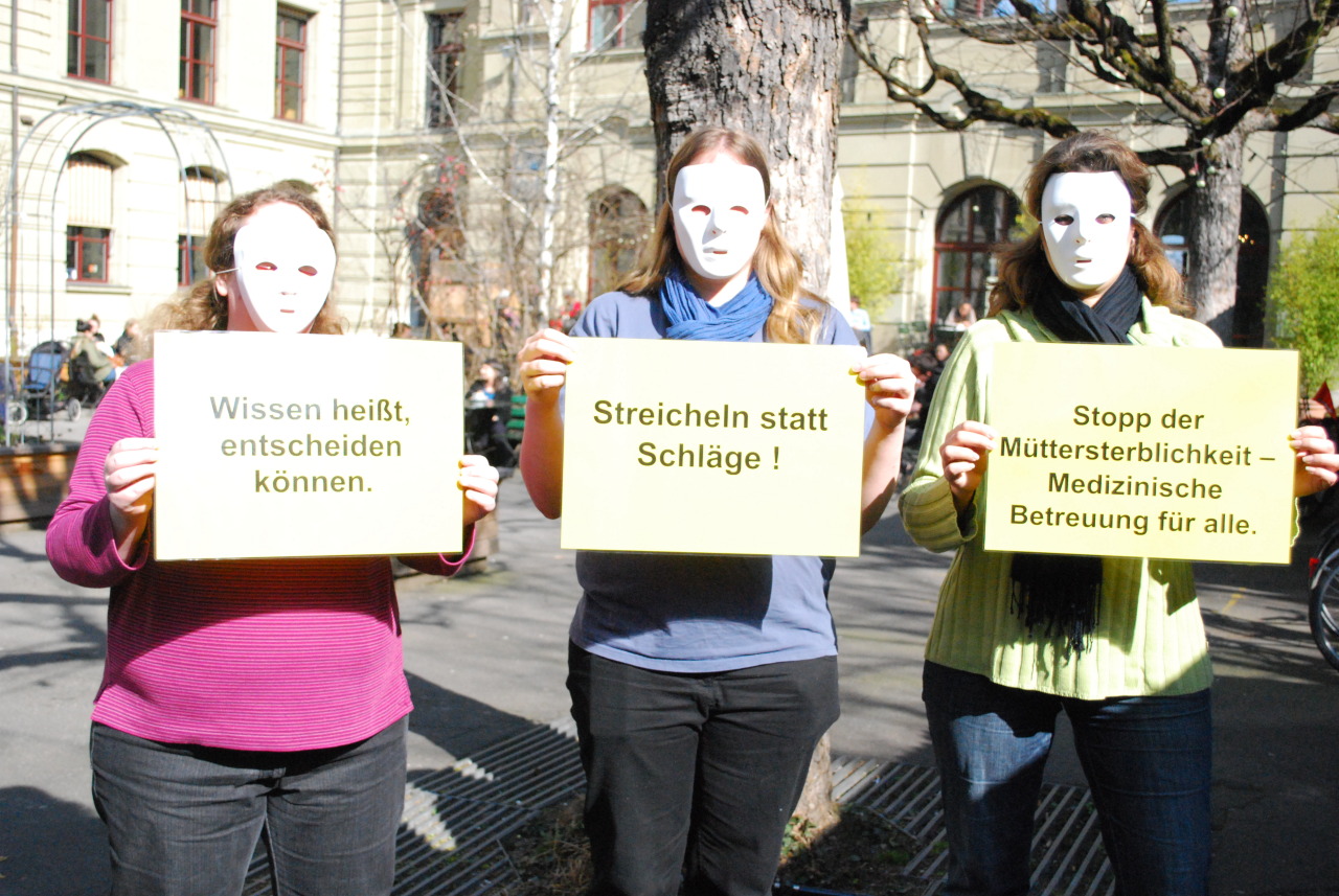 "To know is to be able to decide", "Hug, don&#8217;t hit"&#8230; Slogans for the My Body My Rights campaign, Amnesty Switzerland