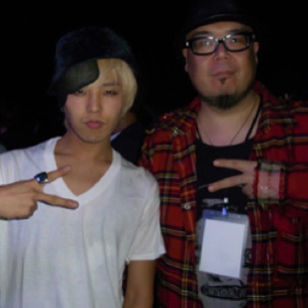 Tomoyuki Tanaka Instagram Update with G-Dragon (130228)

tomoyukitanaka: with GD.

Tomoyuki Tanaka is an electronic music artist/DJ who is better known for his stage name, Fantastic Plastic Machine (FPM). Most probably, this photo is an old photo of GD during &#8220;Heartbreaker&#8221; era, I guess. What do you think? ^^