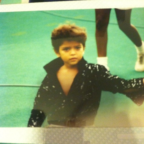 kenzieeedemong: Going through my uncles old scrapbook of him at the Aloha bowl in 1990 and we come across a little Bruno Elvis!! Before he was famous. How weird?!? Ahhhhhhh love him @brunomars #brunomars #fiveyearsold #notfamousyet