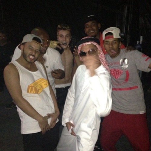 Justin with his friends after tonight&#8217;s show in Dubai (May 4th)