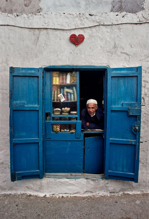 radioactivesamosa:

Morocco - Steve McCurry
