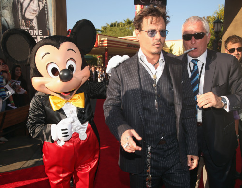 johnnydeppscheekbones:

Johnny, Jerry and Mickey at ‘The Lone Ranger’ premiere (June 22, 2013).
