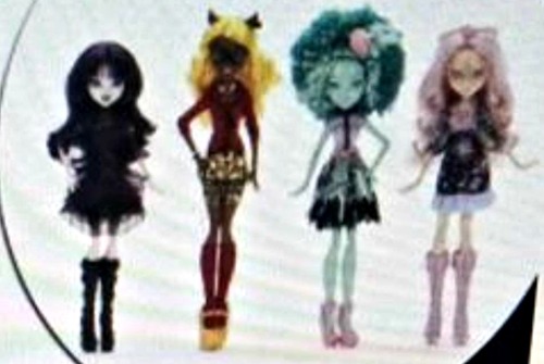 Seems like we are getting 4 new ghouls from the Frights, Camera, Action! Monster High movie, There&#8217;s Elisabath who is the smaller one (like Twyla and Howleen), Clawdia Wolf who is Nefera Size and Clawdeen&#8217;s wolf big sister, Honey Swamp and Viperine Scales! What do you think of these new ghouls?